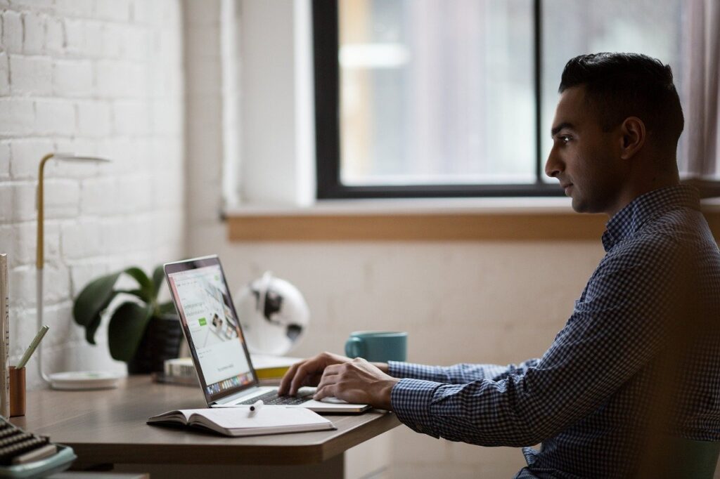 laptop, code, programming-2557466.jpg
